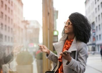 Les secteurs qui recrutent le plus les Africains au Canada : guide pratique pour réussir